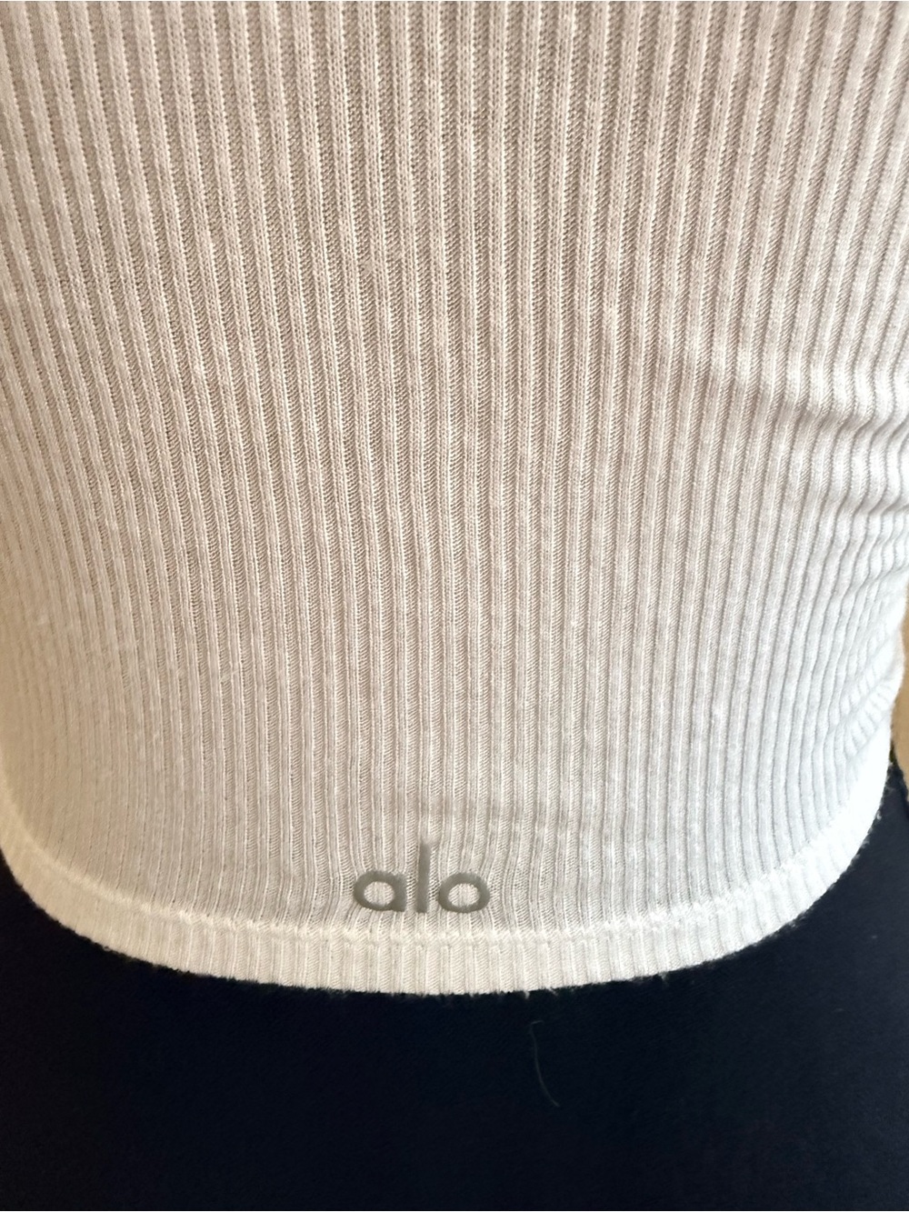 ALO Yoga White Ribbed Ruched Drawstring V-Neck Crop Top - Picture 3 of 4